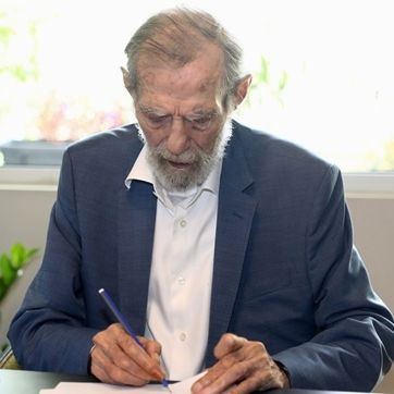 Πέθανε ο Γιώργος Βαρδινογιάννης