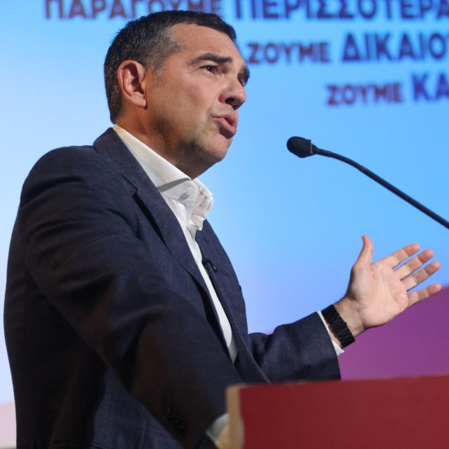 «Πολιτικό χρυσό χορηγό του Μητσοτάκη» χαρακτηρίζει τον Τσίπρα το ΠΑΣΟΚ