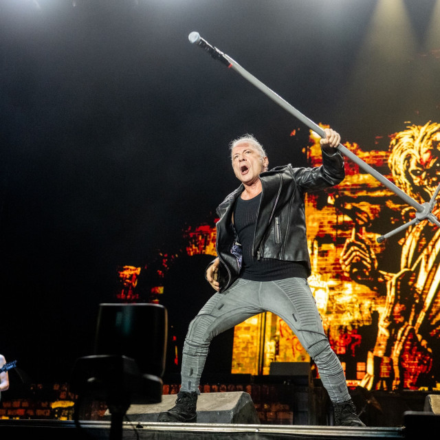 Iron Maiden: Ο Bruce Dickinson τραγούδησε στο Εκουαδόρ πίσω από τη σκηνή λόγω των καπνογόνων