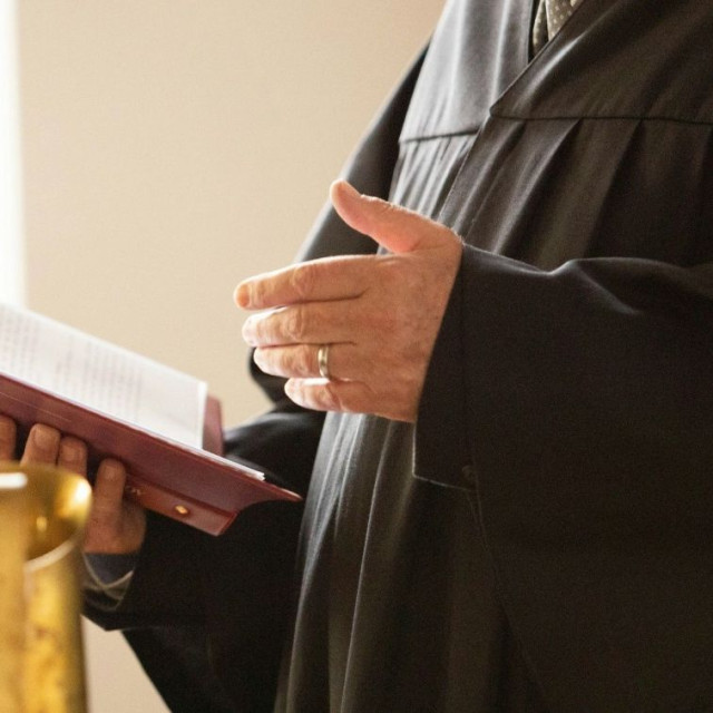 Γρεβενά: Στο αυτόφωρο σήμερα ο 68χρονος ιερέας που κατηγορείται για revenge porn