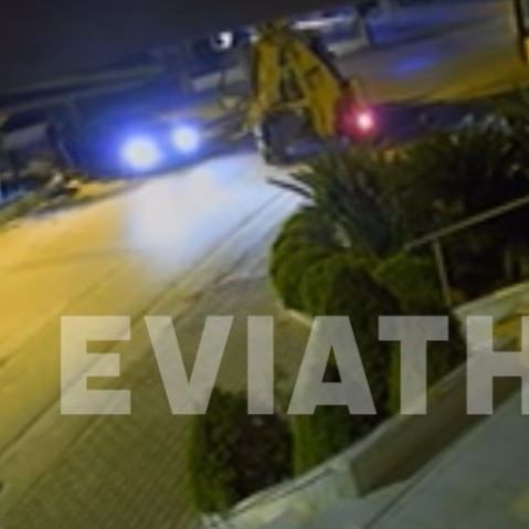 Εύβοια: Διαρρήκτες έριξαν πρόσοψη κοσμηματοπωλείου με εκσκαφέα - Βίντεο ντοκουμέντο
