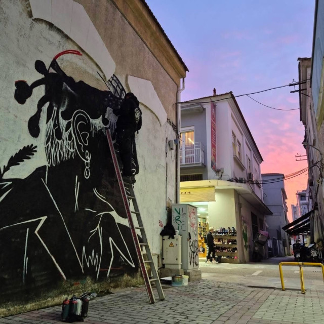 Βόλος: Κρητική urban τοιχογραφία του Γιώργου Μαζωνάκη στην καρδιά της πόλης