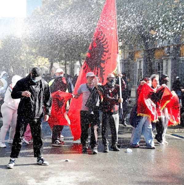 Αλβανία: Συνεχίζονται για πέμπτη ημέρα οι σφοδρές συγκρούσεις ανάμεσα σε αστυνομία και διαδηλωτές