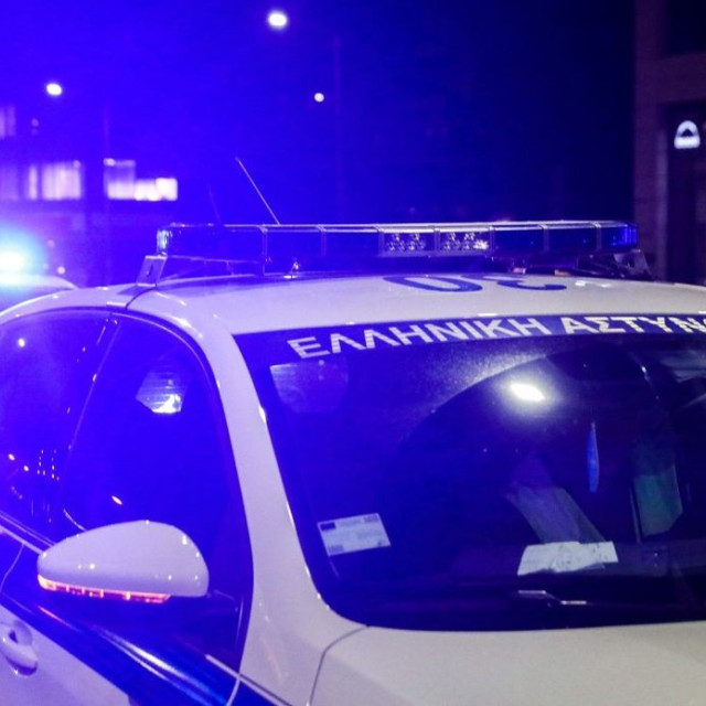 Άγρια νύχτα στις Αχαρνές: Καταδίωξη με ΙΧ, επίθεση σε σπίτι και ζημιές στα κρατητήρια – 4 συλλήψεις