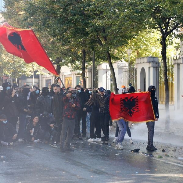 Αλβανία: Τεταμένη για έκτη ημέρα η κατάσταση στα Τίρανα - Συνεχίζονται οι διαδηλώσεις