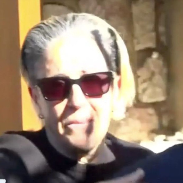 Μνημόσυνο Μαζωνάκη: Κατέρρευσε η Μαρία Μαζωνάκη έξω από την εκκλησία