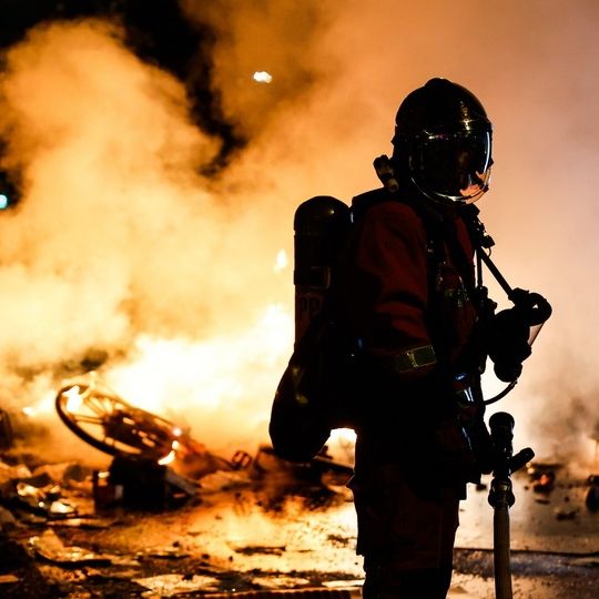 Πόλεμος κυβέρνησης – αντιπολίτευσης με φόντο τη Γαλλία: Η ατάκα Σδούκου στον Τσίπρα και η μάχη