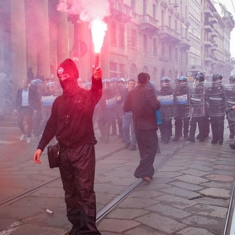 Επεισόδια στο Μιλάνο: Η κυβέρνηση Μελόνι στέλνει τον στρατό- Ποιο είναι το Κίνημα της 17ης Οκτωβρίου