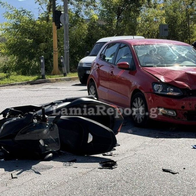 Λαμία: Σοβαρό τροχαίο με δύο τραυματίες - Δίκυκλο συγκρούστηκε με ΙΧ