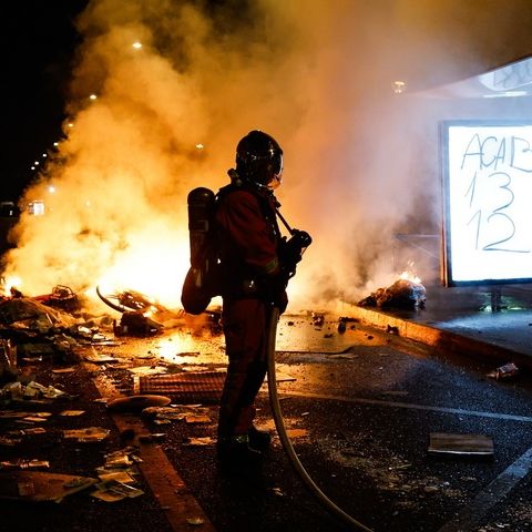 Επεισόδια στη Γαλλία: Οι πρώτες απαγορεύσεις κυκλοφορίας