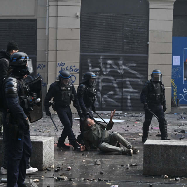 Χάος στην Ευρώπη: Μαζικές διαδηλώσεις σε Γαλλία, Ιταλία, Βέλγιο, Ισπανία, Αλβανία και Πορτογαλία