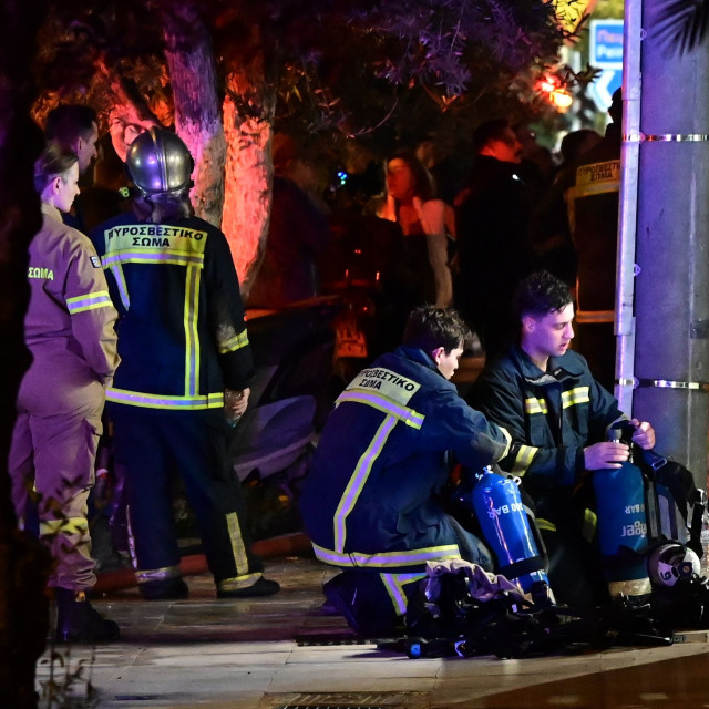 Συναγερμός στη Γλυφάδα: Φωτιά σε αντιπροσωπεία αυτοκινήτων στη λεωφόρο Βουλιαγμένης