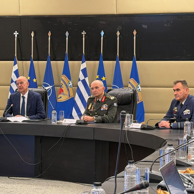 Δένδιας: Συγχωνεύονται και καταργούνται 182 μονάδες και στρατόπεδα - Στόχος η εξοικονόμηση 100 εκατ.