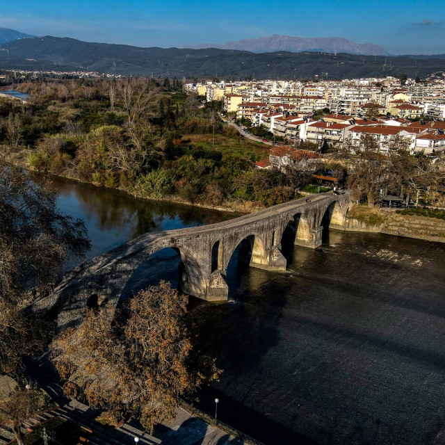 Άρτα: Παιδί 3,5 ετών εντοπίστηκε να κυκλοφορεί μόνο του - Συνελήφθησαν ο παππούς και ο πατέρας του