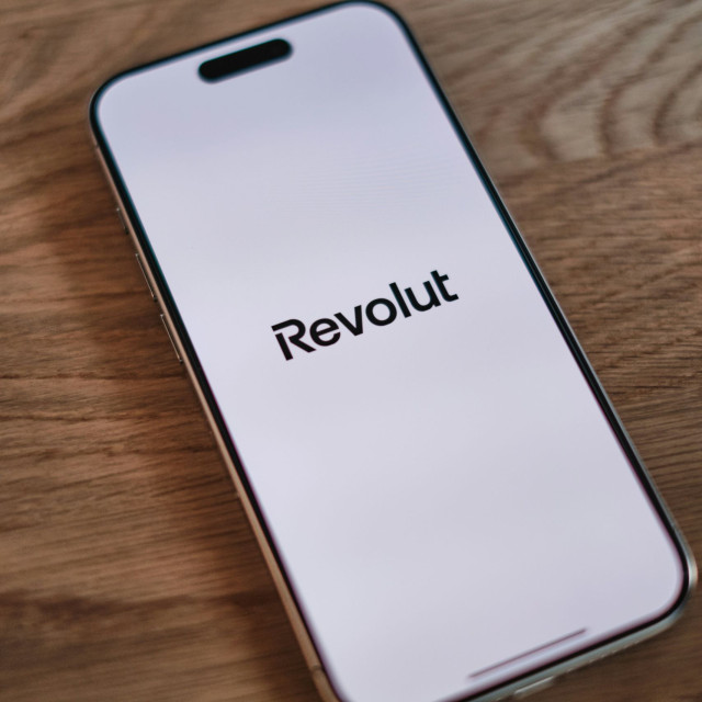 «Έπεσε» η Revolut - Προβλήματα στην τραπεζική εφαρμογή