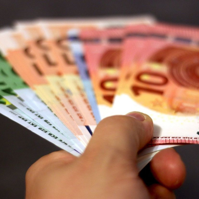 Ειδικό Εποχικό Βοήθημα: Ποιοι δικαιούχοι μπορούν να λάβουν από 719 έως 1.438 ευρώ (πίνακας)