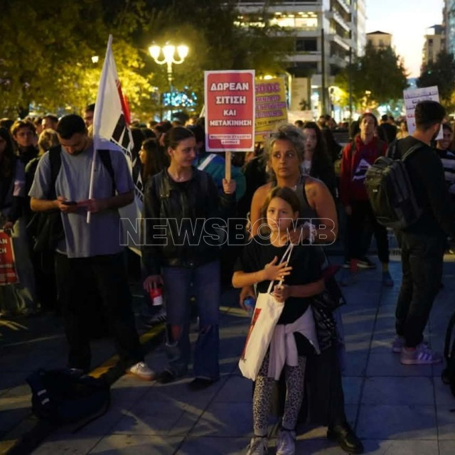 Σύνταγμα: Έστησαν ξανά σκηνές οι φοιτητές - Ξεκίνησε το διήμερο κινητοποιήσεων