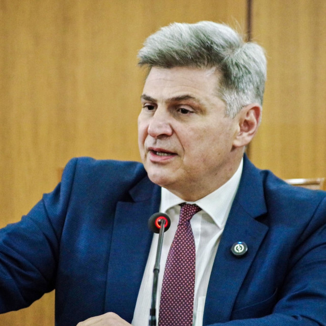 Φαραντούρης κατά Έντι Ράμα για συλλήψεις στον Ναό της Αναστάσεως στα Τίρανα