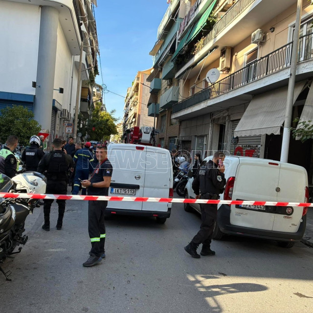 Έκρηξη στην Ακαδημία Πλάτωνος: «Ο αστυνομικός επιχείρησε να ανοίξει το δέμα», δήλωσε κάτοικος