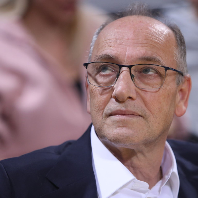 «Σεισμός» στο μπάσκετ, σε σοκ η κοινωνία: Η σύλληψη Λιόλιου, τα €820.000 σε σπίτι διαιτητή και η μεταγωγή της Τσαρούχα