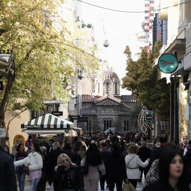 Δύσκολα τα βγάζουν πέρα οικονομικά πάνω από 7 στους 10 Έλληνες – Πόσο κοστίζει το μηνιαίο «καλάθι» στο σούπερ μάρκετ