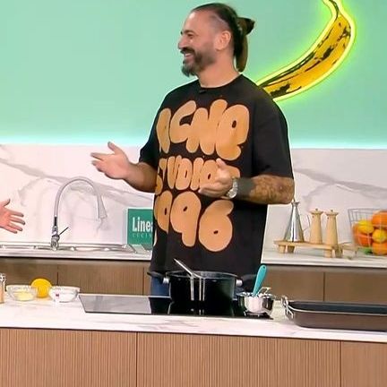 Δημήτρης Μακρυνιώτης: Επέστρεψε στο «Studio στις 3» μετά τον θάνατο του Γιώργου Μαζωνάκη