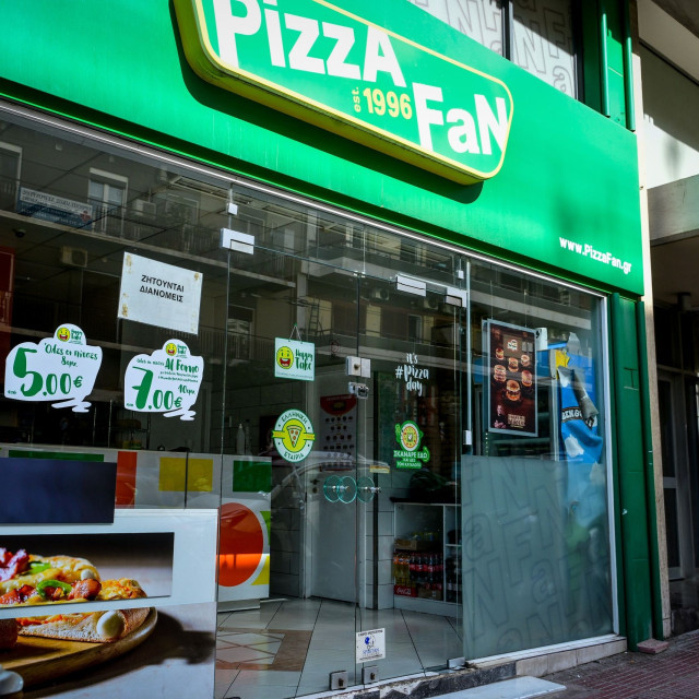 Pizza Fan: Κρύπτη με 500.000 ευρώ εντοπίστηκε πίσω από έπιπλο στο σπίτι του ιδιοκτήτη