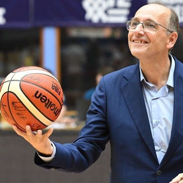 Σκάνδαλο στο μπάσκετ: «Ποιους θέλεις να βγάλω με φάουλ;» - Τα SMS ενός εκ των διαιτητών σε παράγοντα
