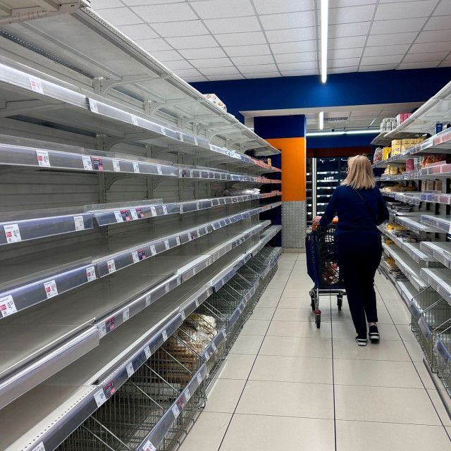 Άδεια τα ράφια των σούπερ μάρκετ στην Ιταλία: Ελλείψεις σε ζυμαρικά, κρέατα και καύσιμα λόγω απεργίας