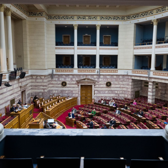 Βουλή: Υπερψηφίστηκε το νομοσχέδιο για την απαγόρευση των social media σε παιδιά κάτω των 15 ετών