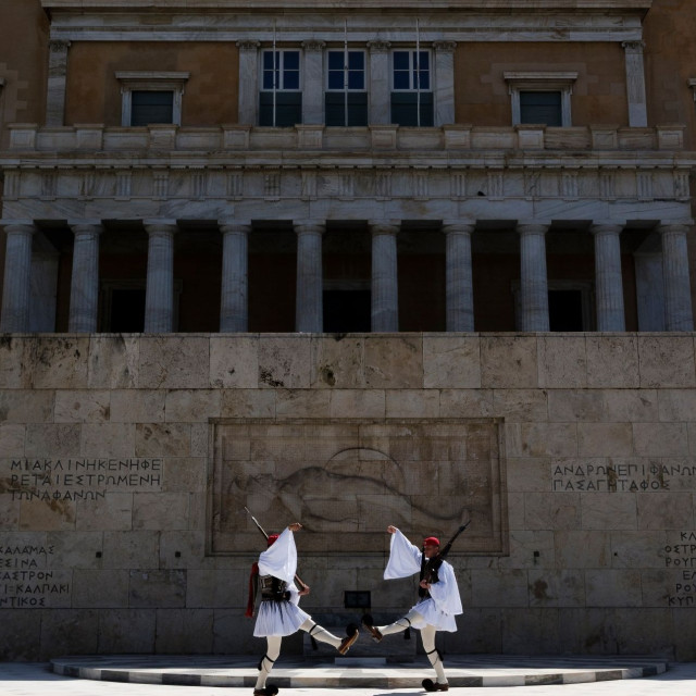 Δημοσκοπήσεις: Η κοινωνία δυσανασχετεί, αλλά δεν ψηφίζει με θυμό – Το πλεονέκτημα Μητσοτάκη και το στοίχημα της αυτοδυναμίας