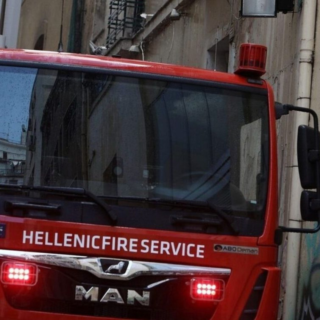 Σαλαμίνα: Διακοπή κυκλοφορίας στη Λεωφόρο Σαλαμίνος λόγω πυρκαγιάς σε όχημα