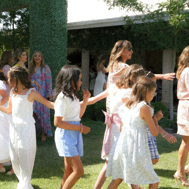 Έχουν δυσκολέψει τα παιδικά πάρτι: Μητέρα ζητά dress code, λίστα δώρων και συγχρονισμό στο τραγούδι