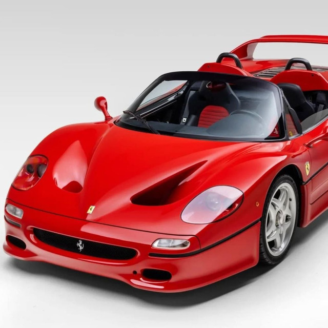 Ferrari F50: Με μόλις 171 χιλιόμετρα στο κοντέρ θα ξεπεράσει τα 20 εκατoμμύρια δολάρια!