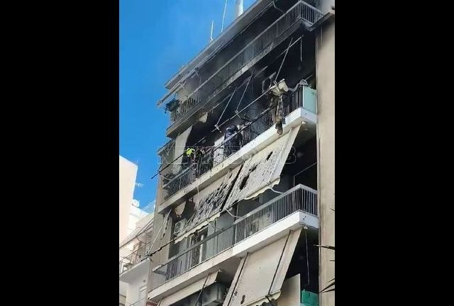 Φωτιά τώρα σε κτίριο στους Αμπελόκηπους - Διακοπή κυκλοφορίας - Δείτε βίντεο του Newsbomb.gr