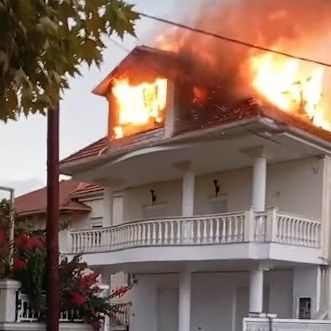Πρεβεζα: Φωτιά από κεραυνό σε σοφίτα μονοκατοικίας - Κάηκε ολοσχερώς
