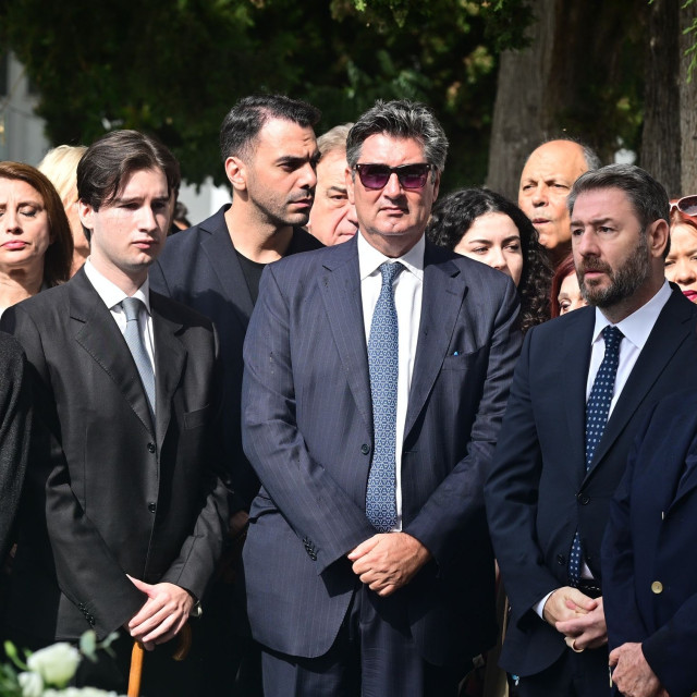 Πέντε χρόνια χωρίς τη Φώφη Γεννηματά: Σε κλίμα συγκίνησης το μνημόσυνο στο Α΄Νεκροταφείο Αθηνών - «Για εμάς θα είναι πάντα η μητέρα μας», δήλωσε συγκινημένος ο γιος της