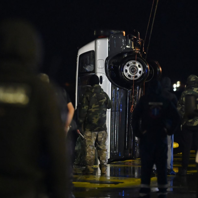 Τραγωδία στον Πειραιά: Ο 82χρονος βγήκε από το πλοίο, έκανε όπισθεν, έχασε την ορατότητα και το ΙΧ έπεσε στη θάλασσα - Τρεις νεκροί