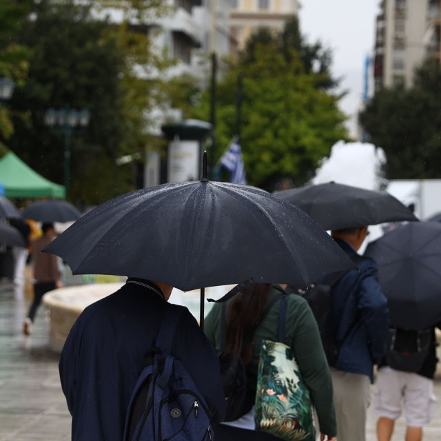Καιρός: Έντονη βροχόπτωση στα νότια προάστια - Πώς θα κυλήσουν οι επόμενες ώρες