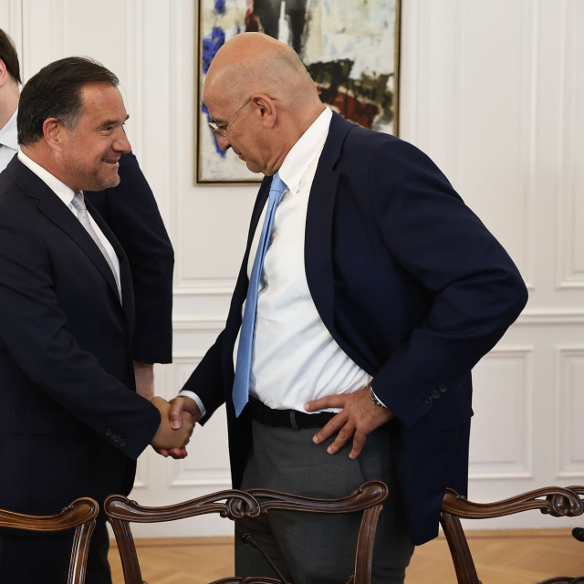 Το αναπάντεχο μήνυμα Άδωνι: Συγχαίρω τον Δένδια!