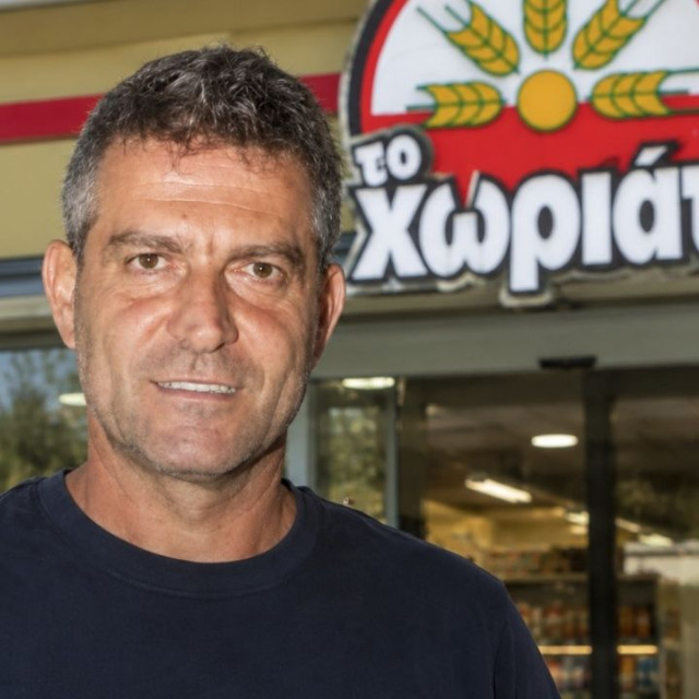 Ο βίος του Mr «Χωριάτικο»: Πώς αγόραζε μαγαζιά στον Γιαλό, η ιστορία με την Spilia, οι σχέσεις με αστυνομικούς και το νερό με €8