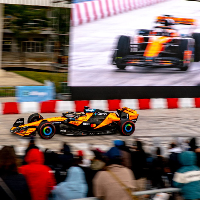 Από τη Fan Zone στο showrun του Allwyn x McLaren Racing: Live in Athens