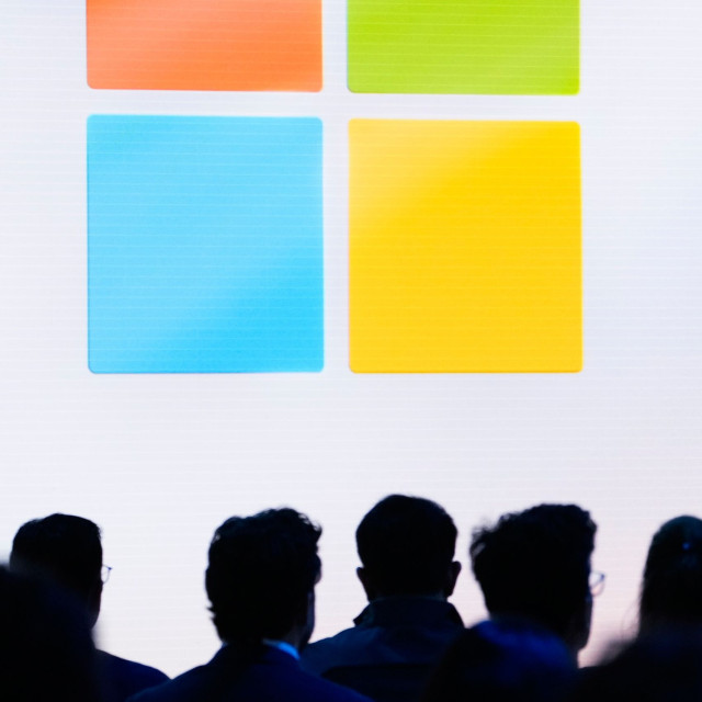 Microsoft: Πρόταση για εθελούσια αποχώρηση σε 60.000 εργαζομένους - Επενδύσεις σε κέντρα δεδομένων