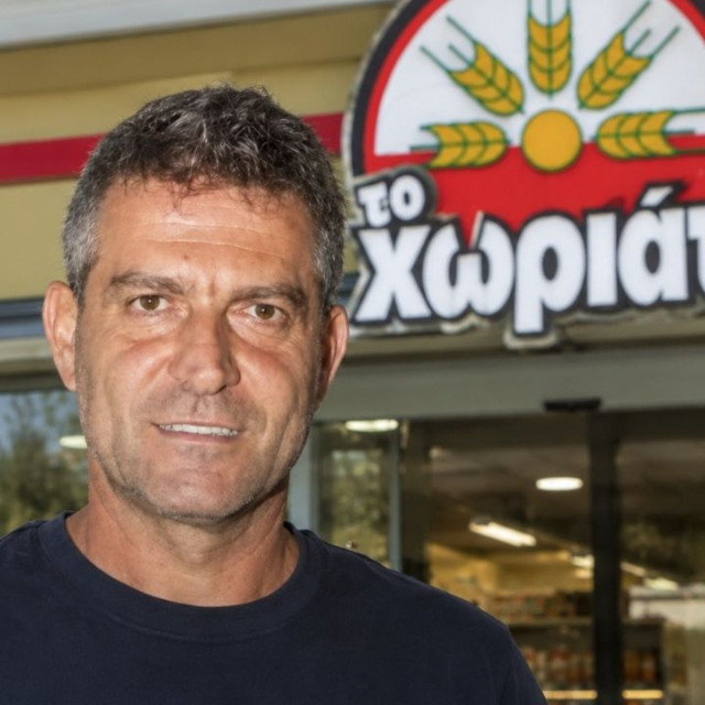 Ο Mr. Χωριάτικο, η κολοσσιαία φοροδιαφυγή και οι... σφολιάτες - Πώς κατάφερνε να αγοράζει ό,τι έβγαινε προς πώληση στη Μύκονο και οι συνεργάτες αστυνομικοί