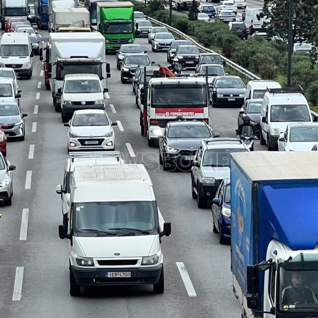 Κίνηση τώρα: Στο «κόκκινο» ο Κηφισός - Καθυστερήσεις 15' στην Αττική Οδό