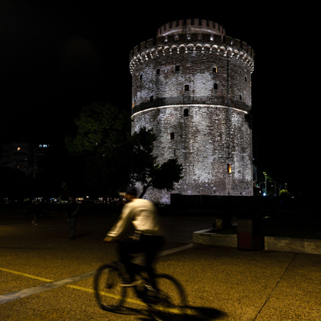 Λευκός Πύργος: Νέος φωτισμός απόψε στη Θεσσαλονίκη με την υπογραφή της Ελευθερίας Ντεκώ