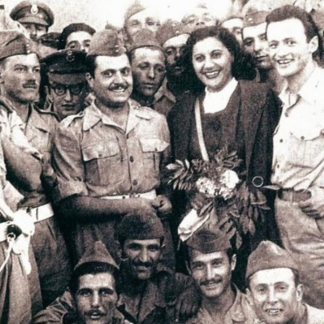 Όταν η Ελλάδα τραγουδούσε για να νικήσει τον φόβο: Οι φωνές που έδωσαν ψυχή στο Έπος του ’40