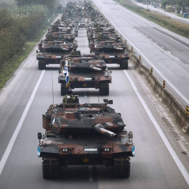 28η Οκτωβρίου: Ποιοι δρόμοι είναι κλειστοί σε Αθήνα και Θεσσαλονίκη - Πώς κινούνται τα Μέσα Μεταφορά