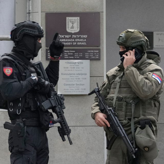 Σερβία: Με βαρύ ιστορικό ο ανήλικος δράστης που επιτέθηκε σε φρουρό έξω από την πρεσβεία του Ισραήλ