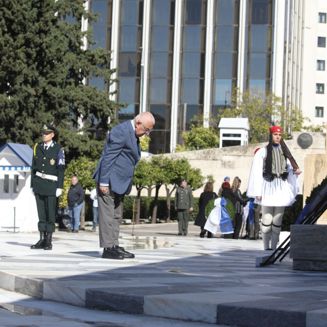 Μνημείο Αγνώστου Στρατιώτη: Κατάθεση στεφάνων από την πολιτική ηγεσία - Βίντεο